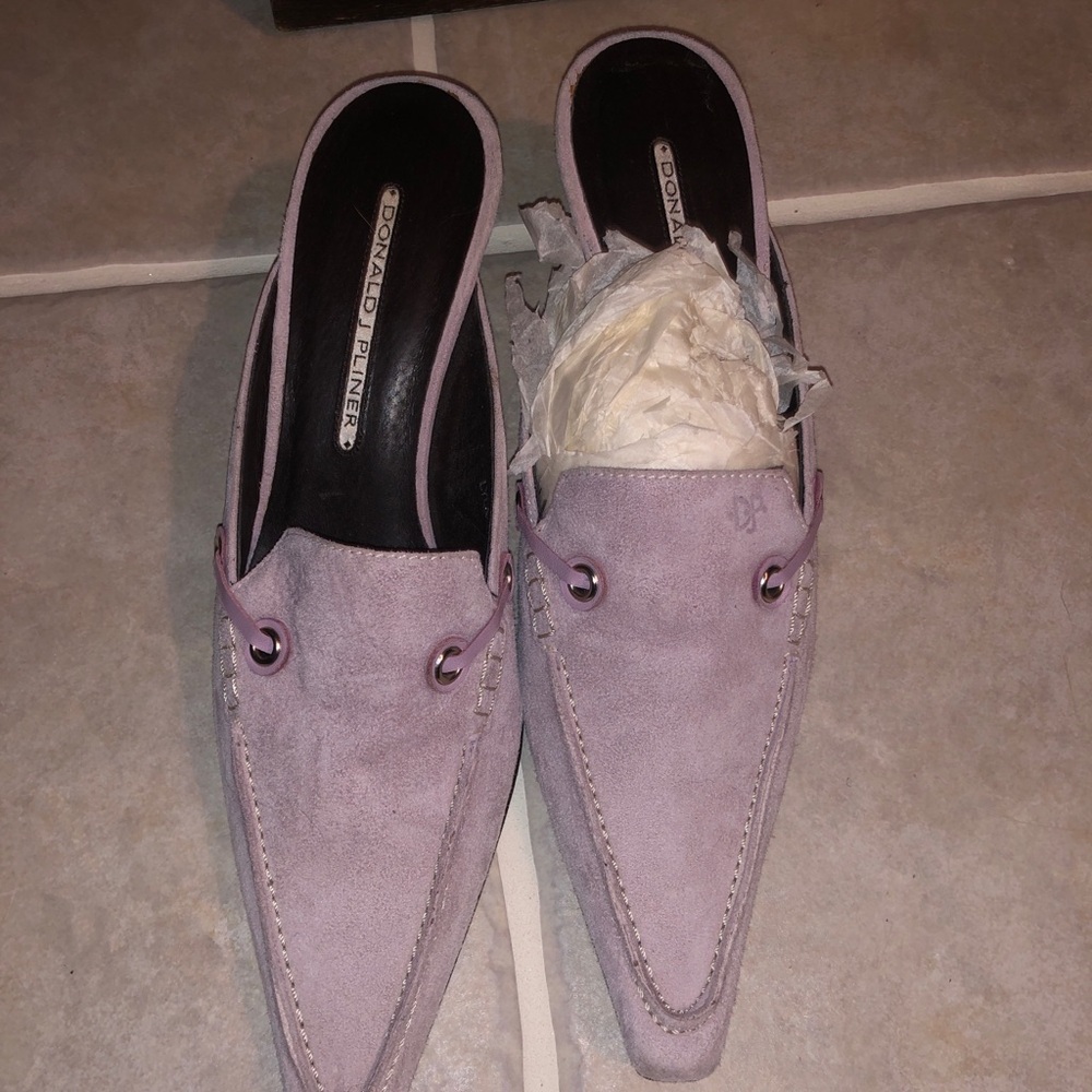 Donald Pliner light pink suede kitten heel shoes